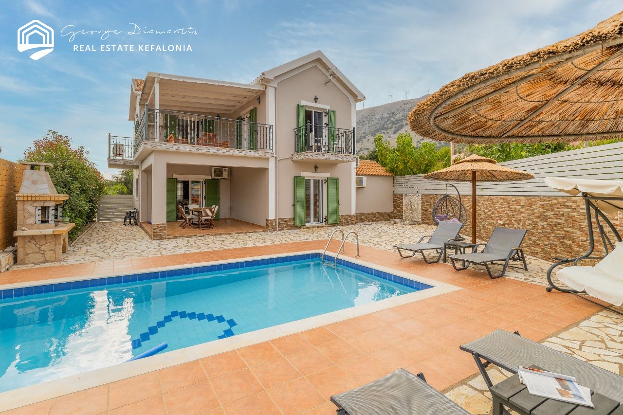 Villa For Sale In Makriotika.
